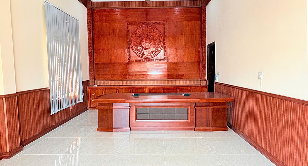 Hình thực tế bàn Chủ Tịch BOSS18