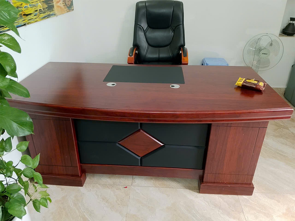 Hình thực tế bàn giám đốc DT1890H17
