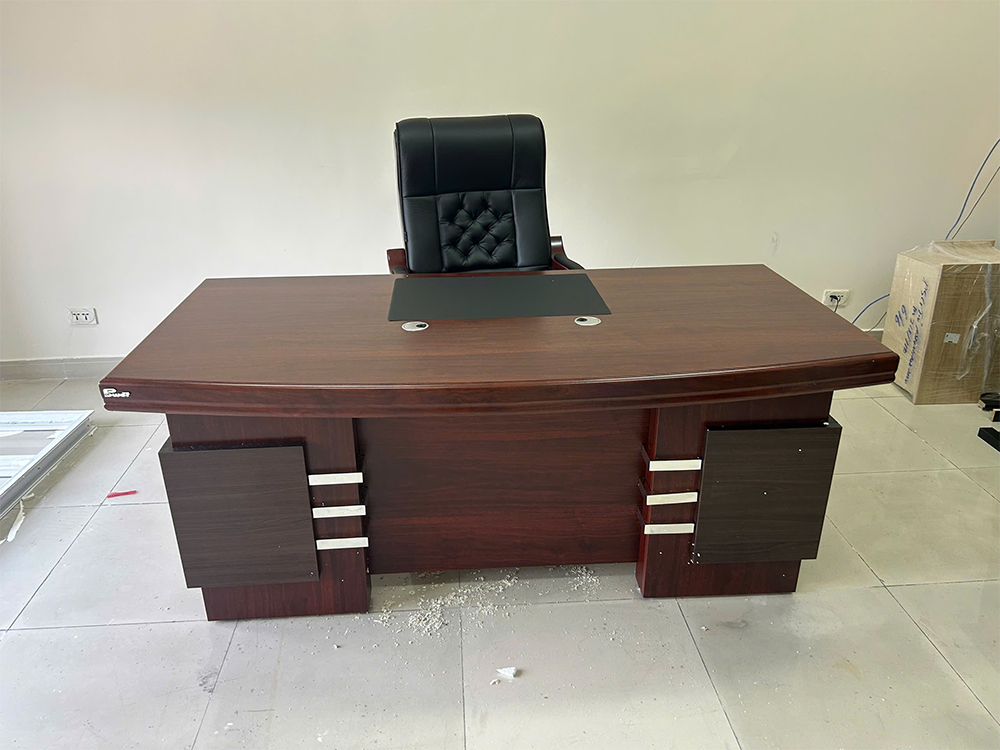 Bàn Giám Đốc DT1890H24 kết hợp cùng ghế TQ09
