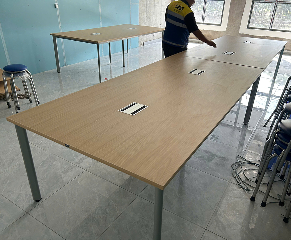 Hình thực tế bàn họp HRH2412C7
