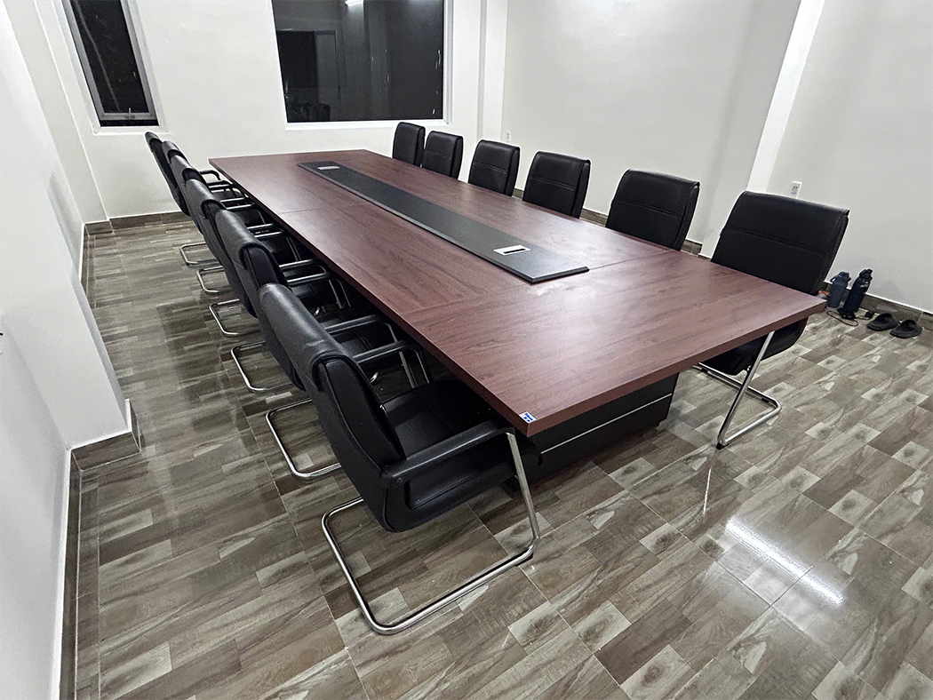 Bàn họp LUXH4515 kiểu dáng sang trọng nổi bật