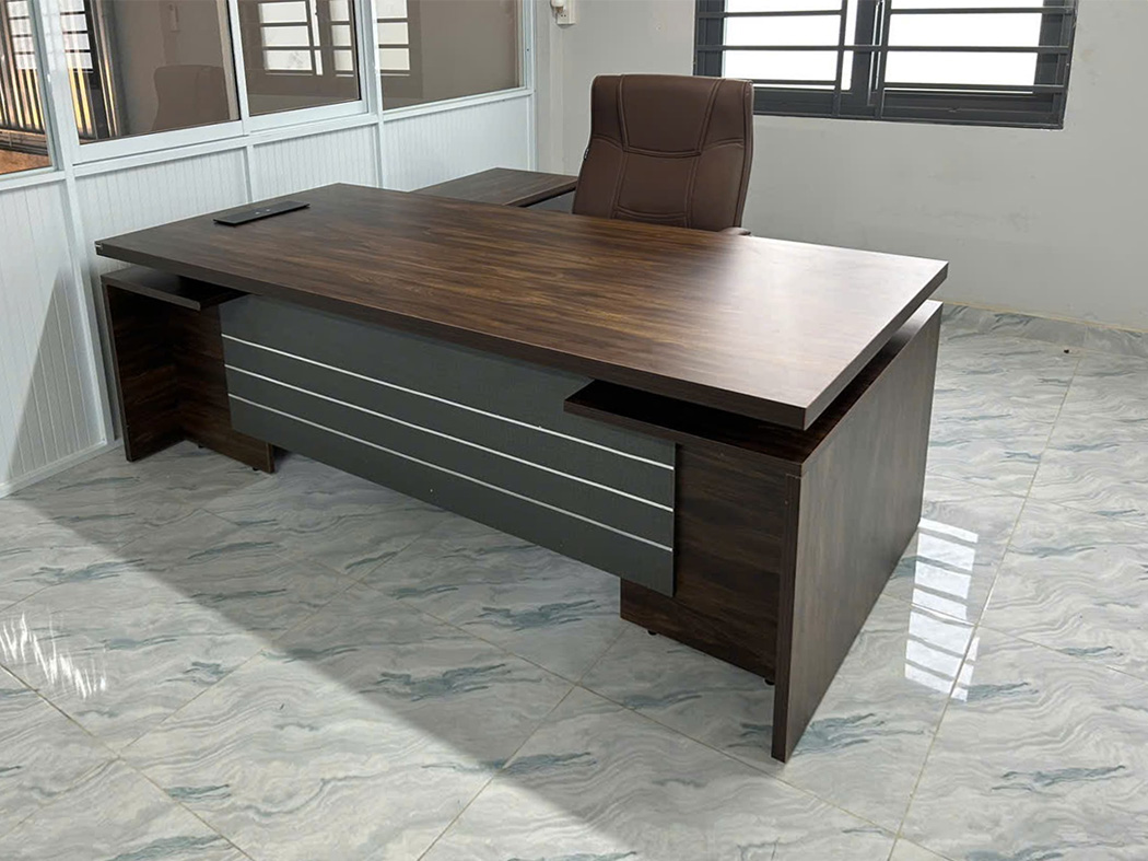 Hình thực tế bàn lãnh đạo BOSS21