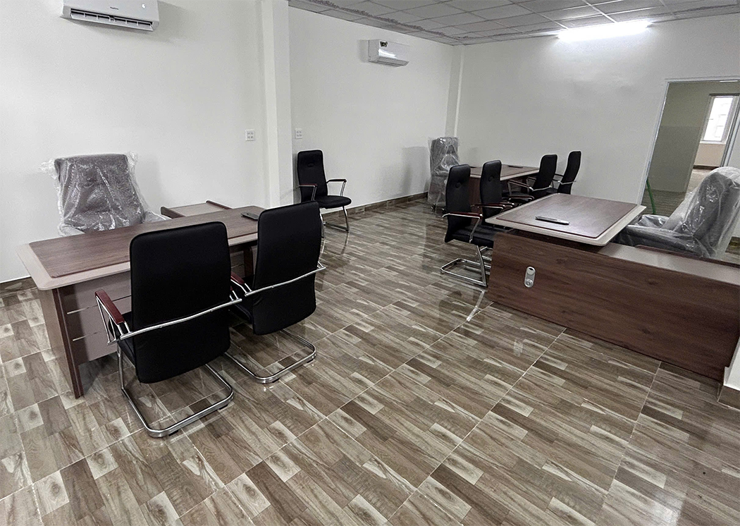 Thi công bàn LUXB2218S4 cho khách hàng