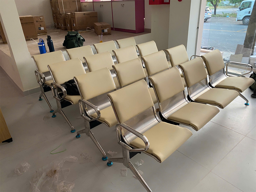 Băng chờ SS4 inox bọc đệm PVC màu kem