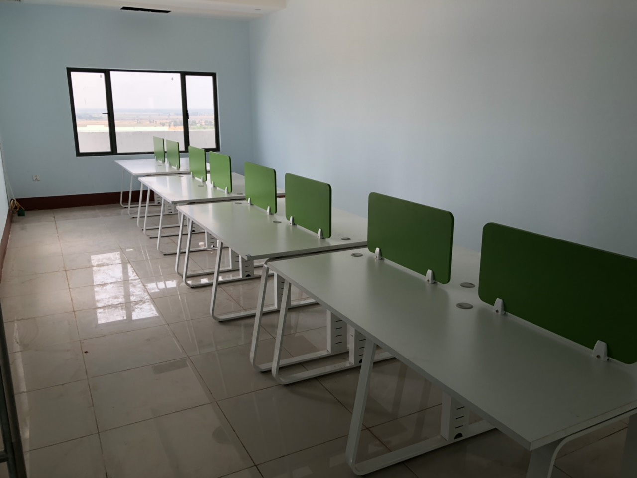 CÔNG TRÌNH TRANG BỊ BÀN LÀM VIỆC HỆ CHÂN MỚI ARR