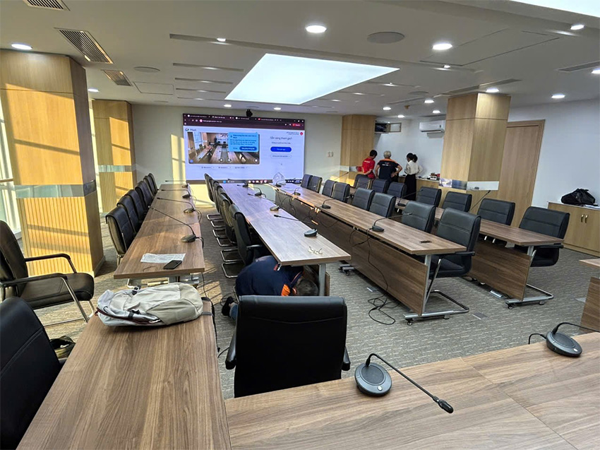 Lắp đặt bàn ghế tại VIAC