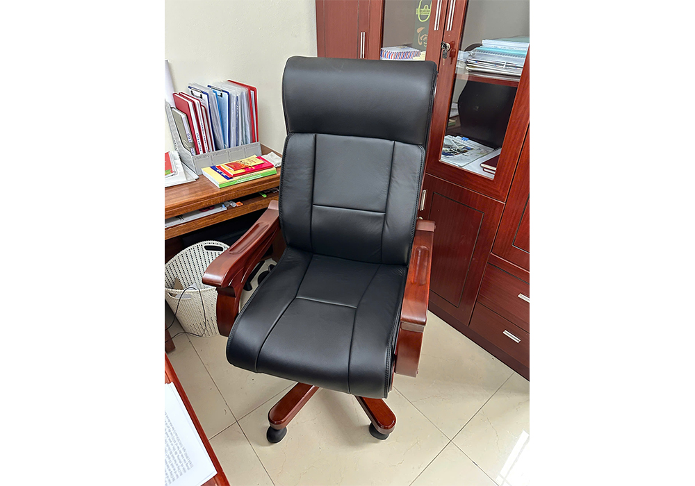 Hình thực tế ghế TQ17 da màu đen