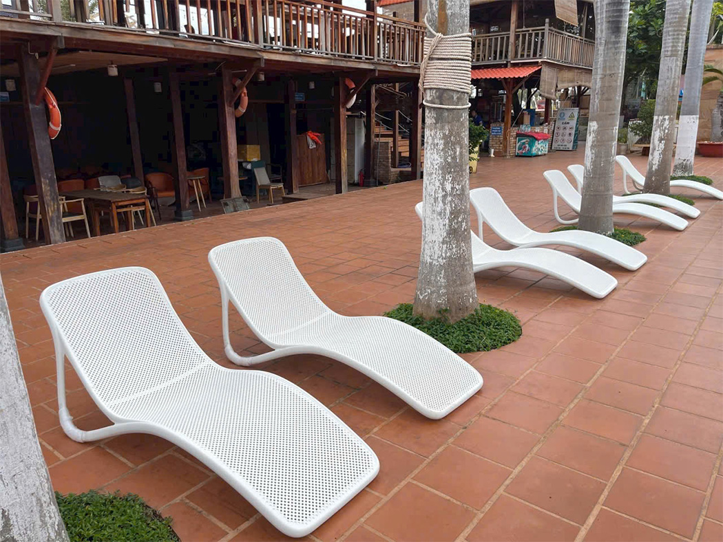 Ghế hồ bơi 3066 sử dụng tại bãi tắm biển