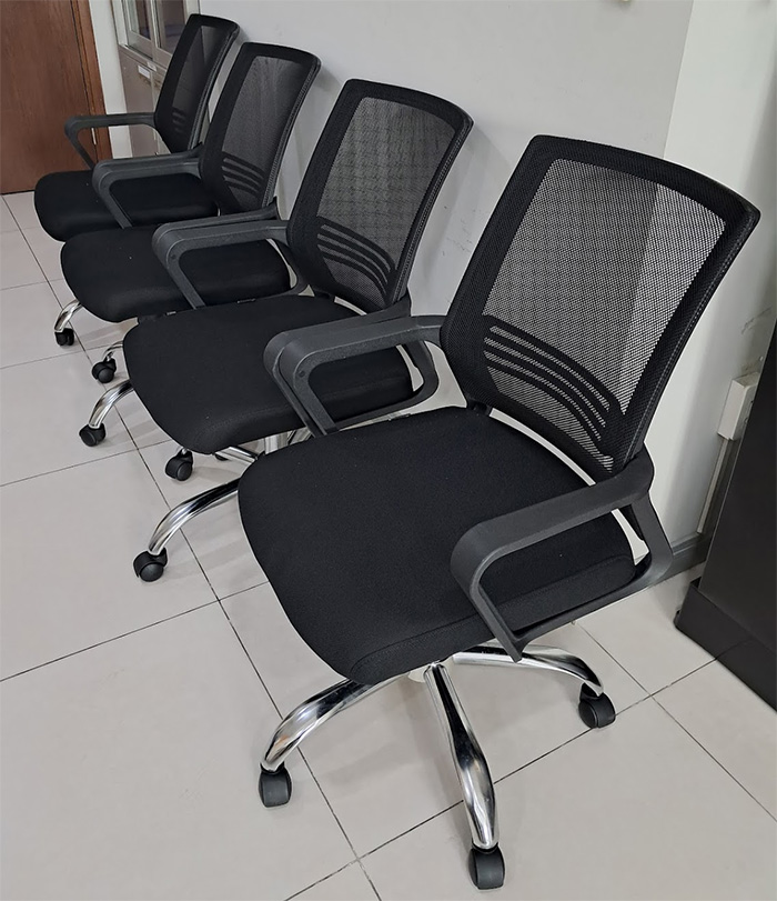 Hình ảnh thực tế ghế lưới GL119 chân mạ