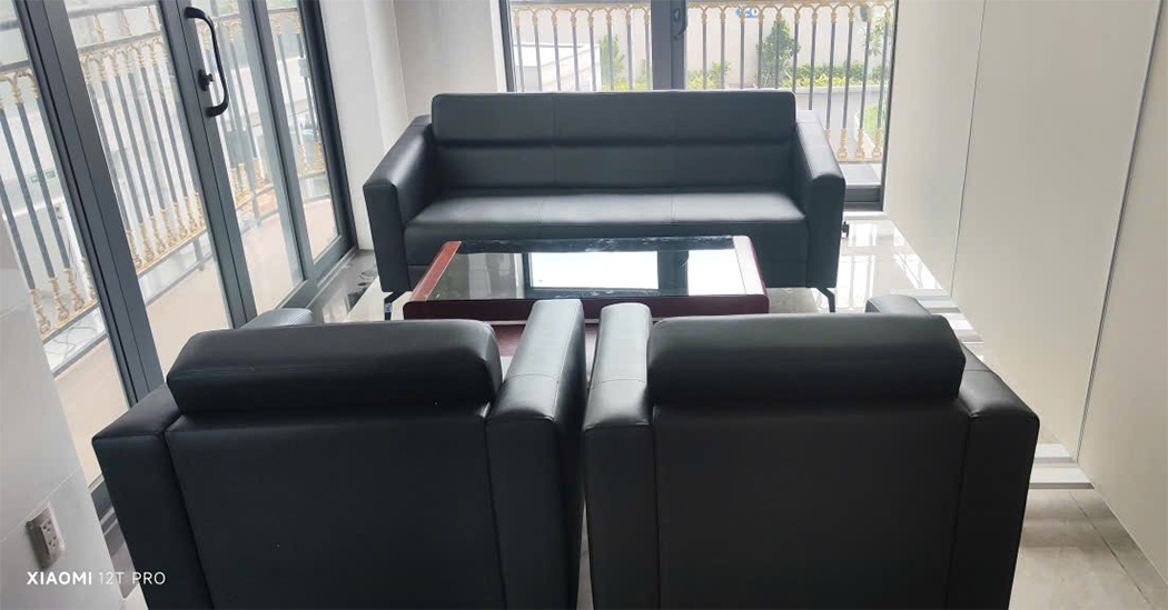 Hình thực tế sofa văn phòng SF702 màu đen